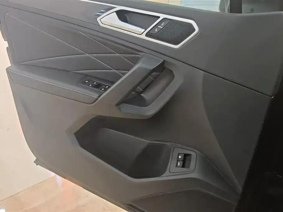 Volkswagen Tiguan L New Energy — фото 2