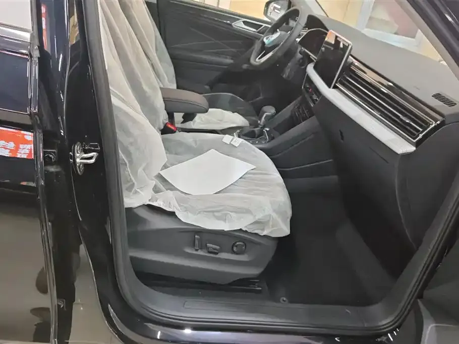 Volkswagen Tiguan L New Energy — фото 3