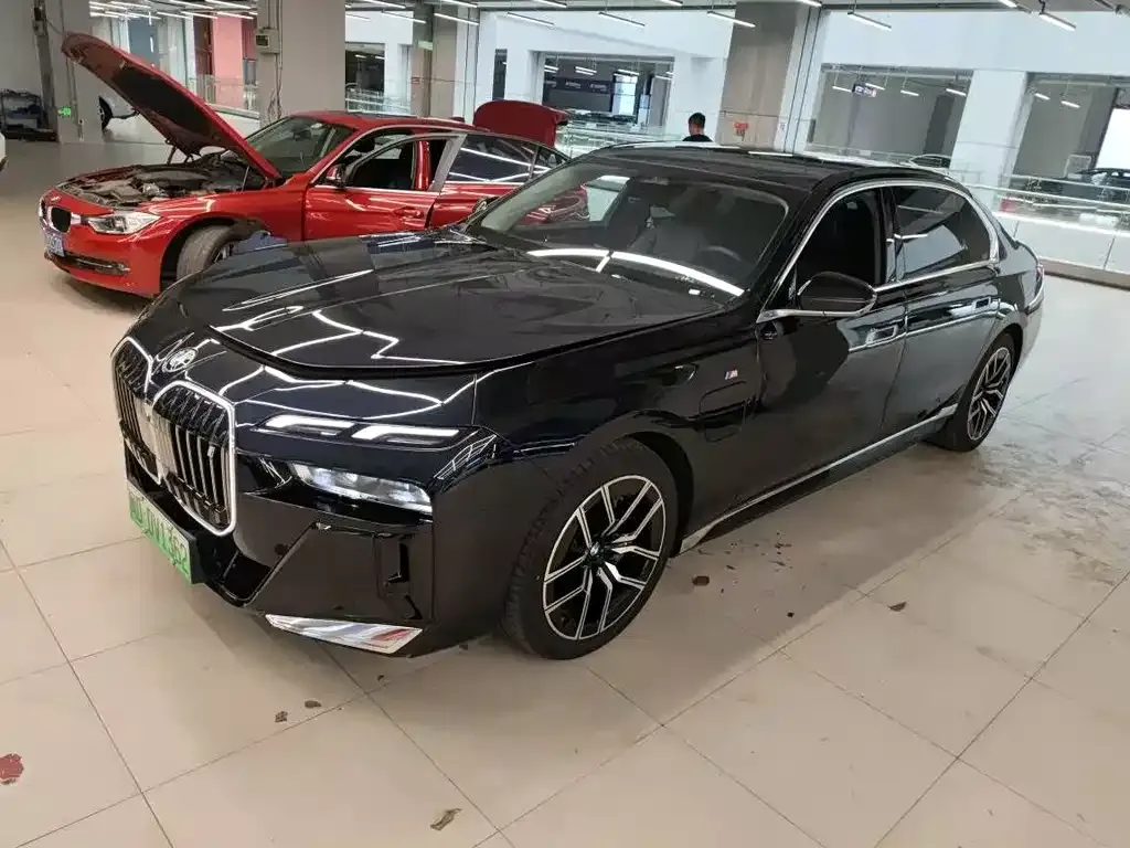 BMW i7 — фото 1