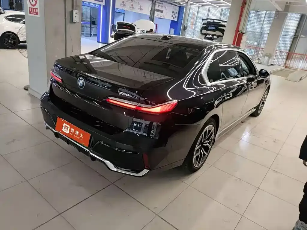 BMW i7 — фото 4