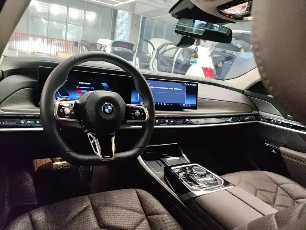 BMW i7 — фото 2