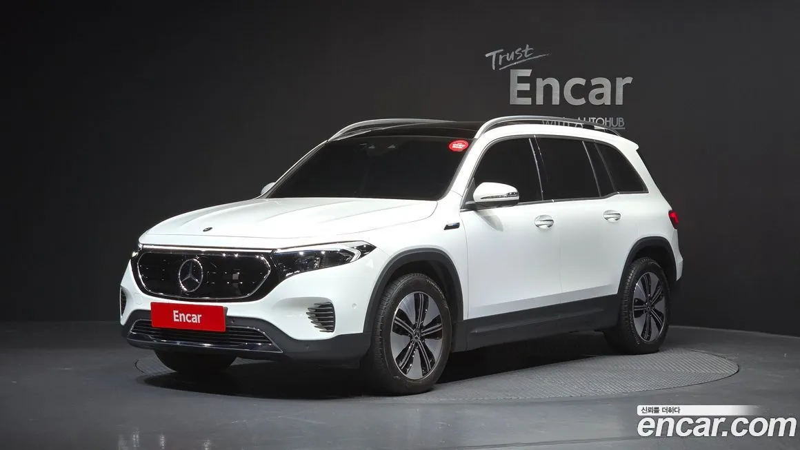 Mercedes-Benz EQB — фото 1