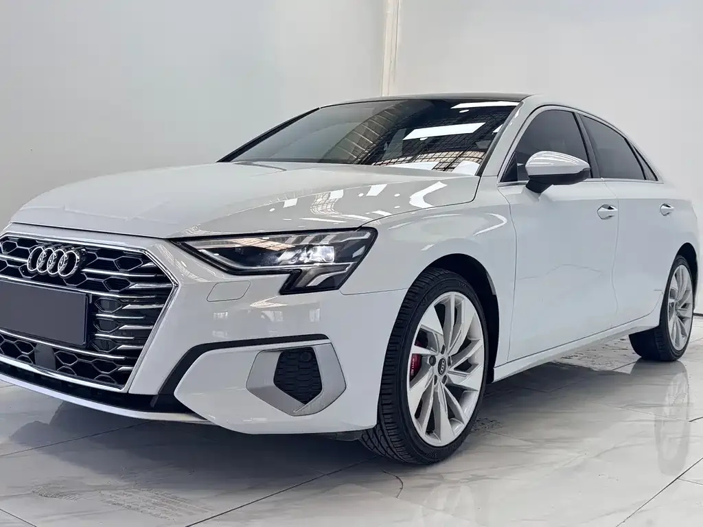 Audi A3 — фото 1
