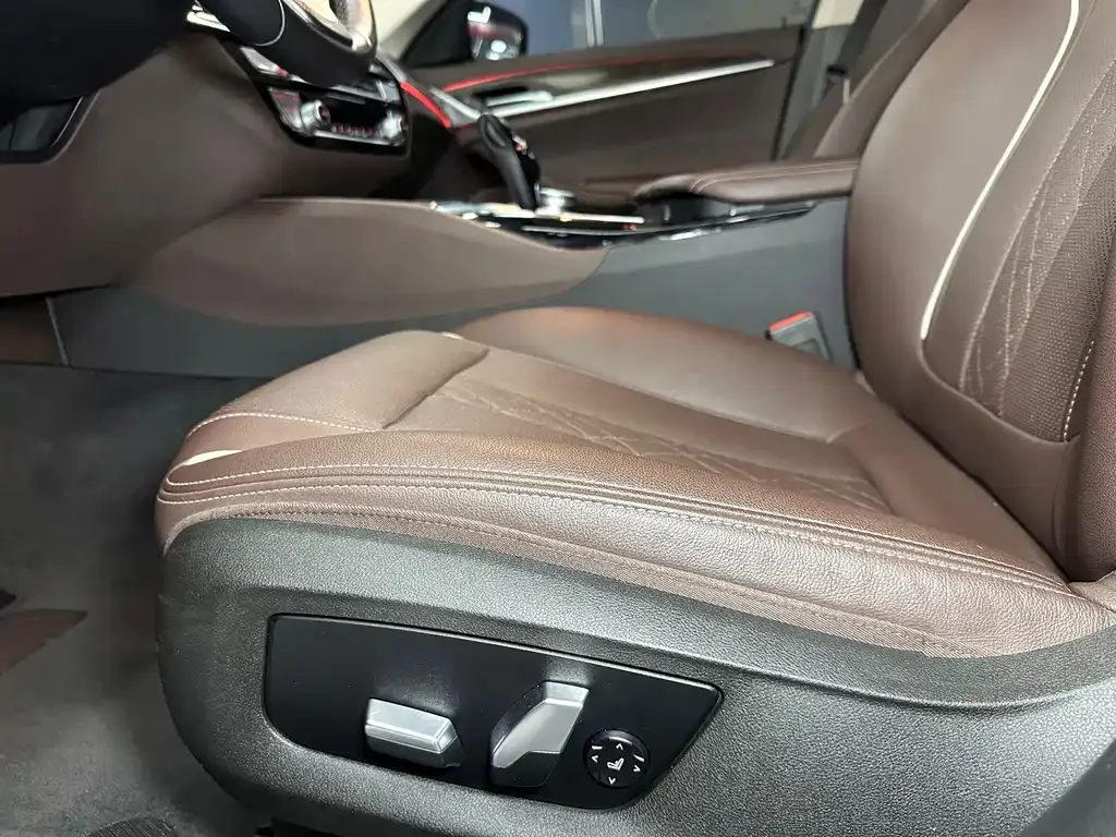 BMW 5 Series — фото 10