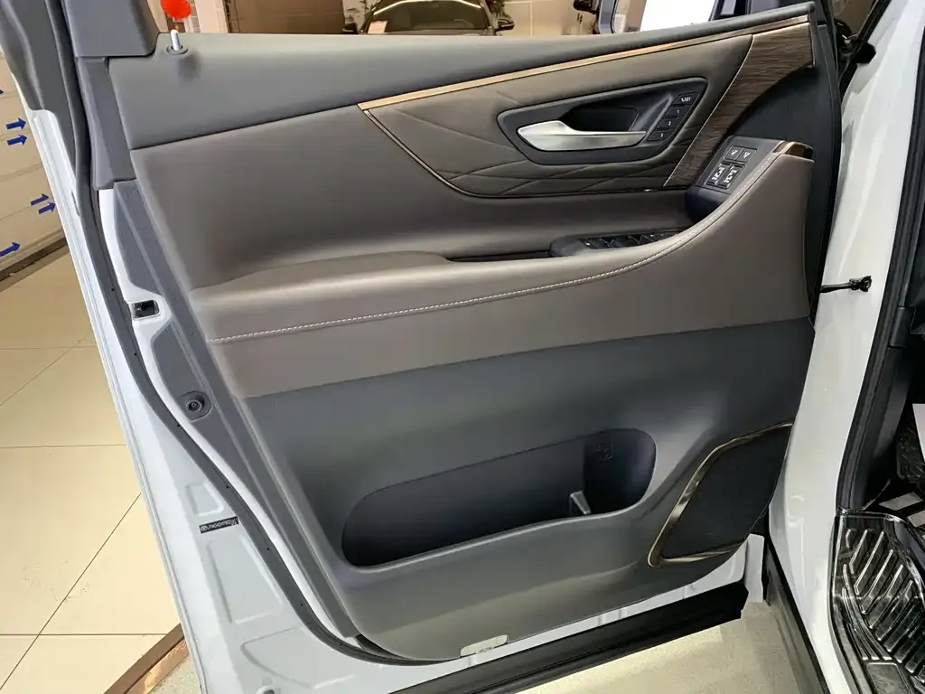 Toyota Alphard 2023 из CN, фото 10