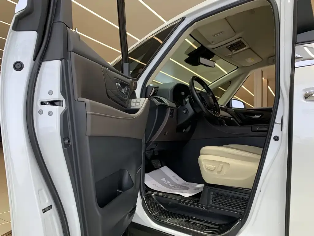 Toyota Alphard 2023 из CN, фото 8