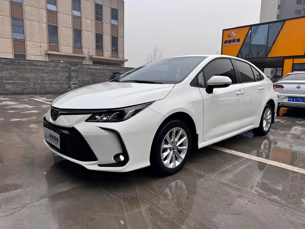 Toyota Corolla — фото 1