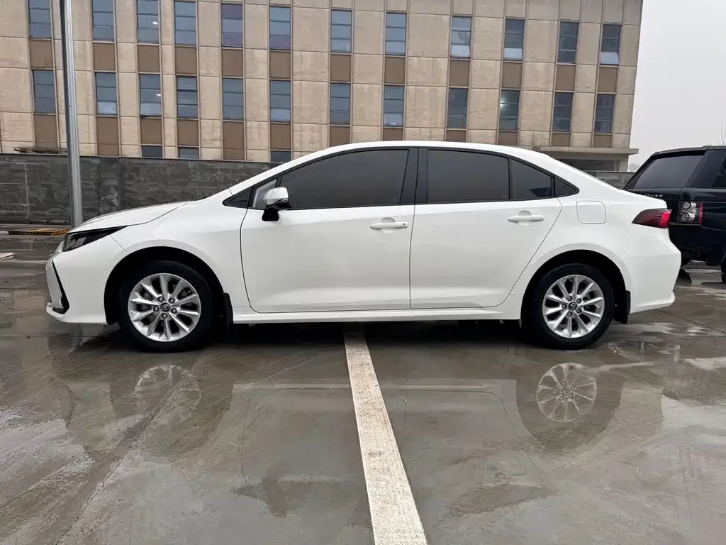Toyota Corolla — фото 8