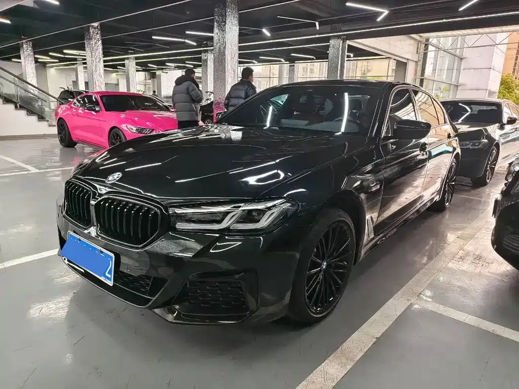BMW 5 Series — фото 1