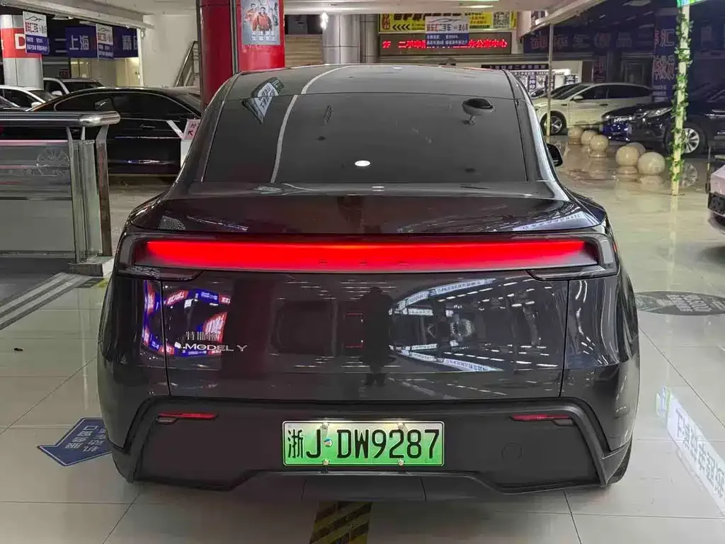 Tesla Model Y — фото 4