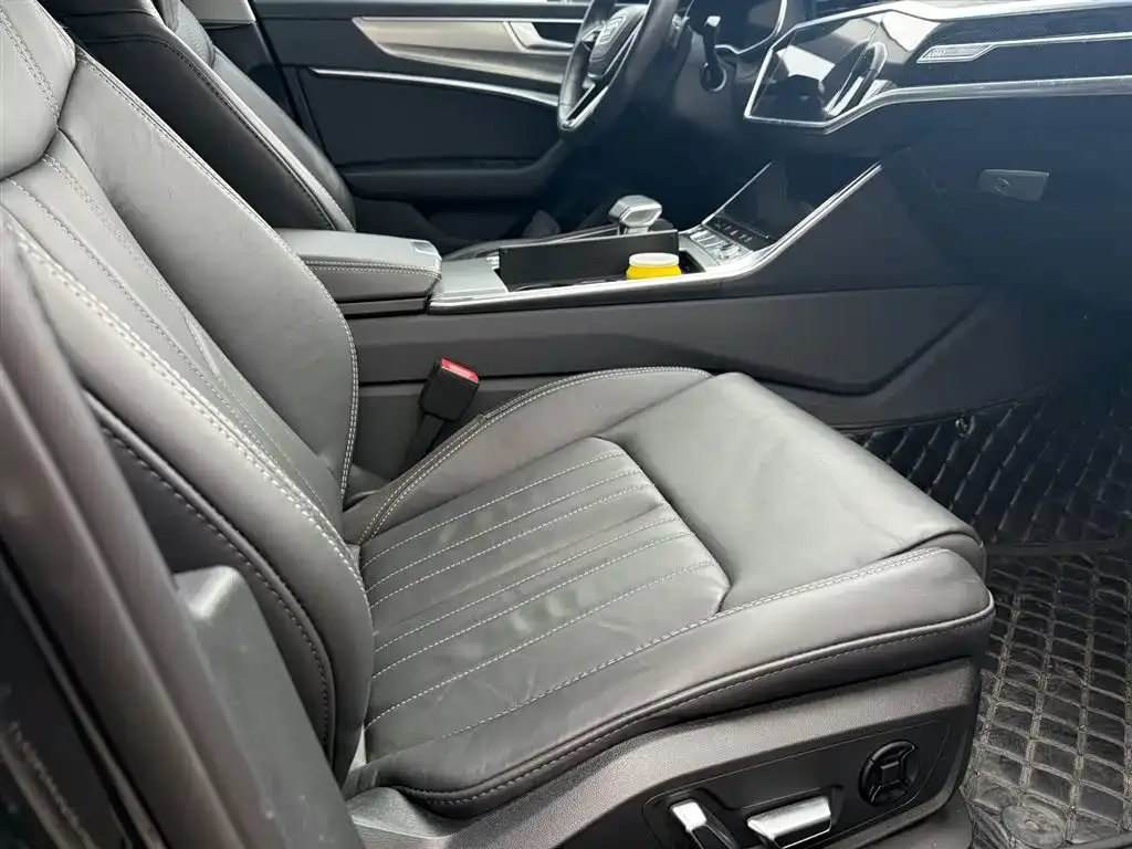 Audi A6L 2023 из CN, фото 4