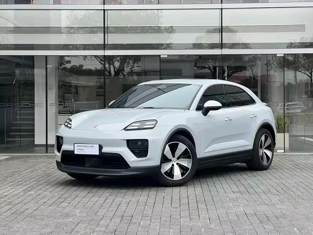 Porsche Macan EV
