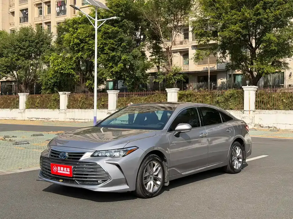 Toyota Avalon — фото 1