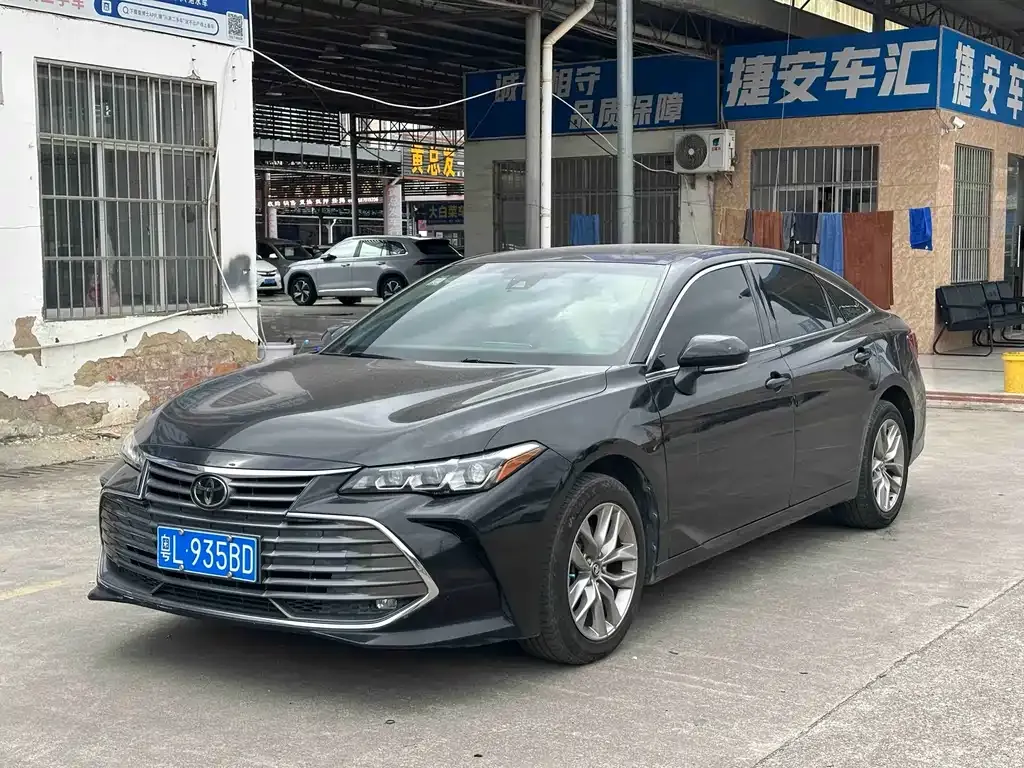 Toyota Avalon — фото 1