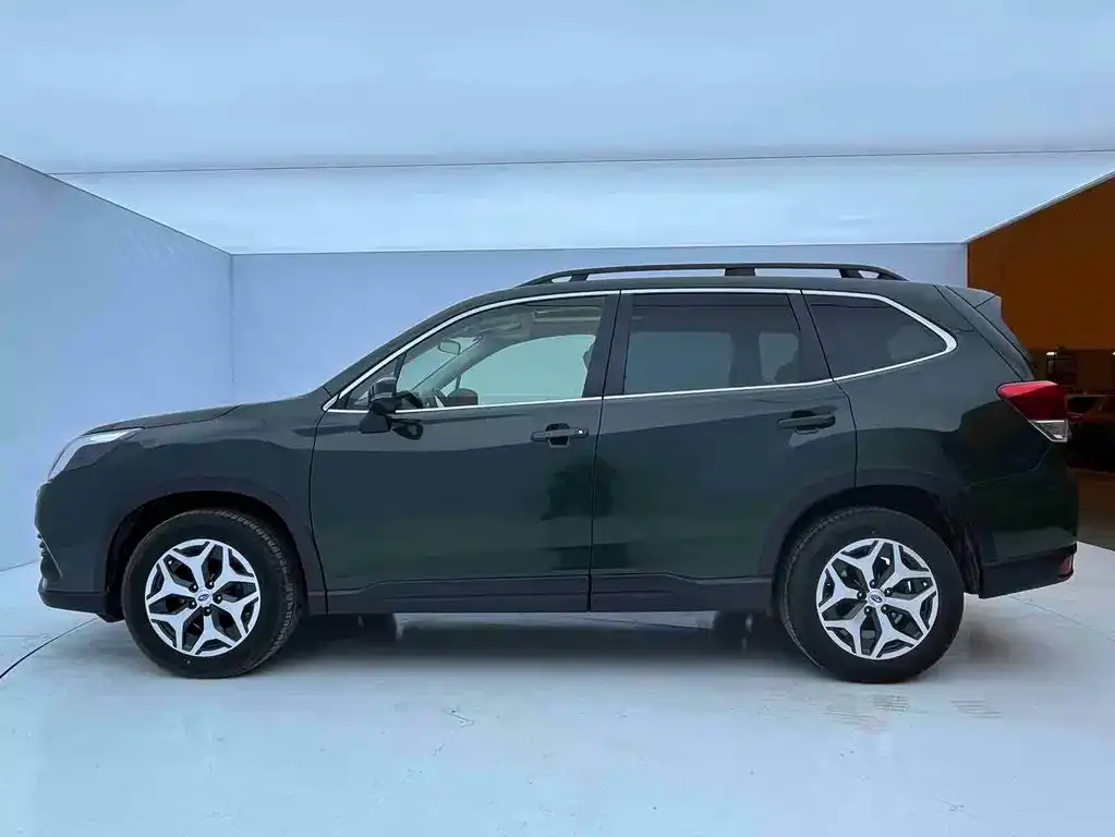 Subaru Forester 2023 из CN, фото 4
