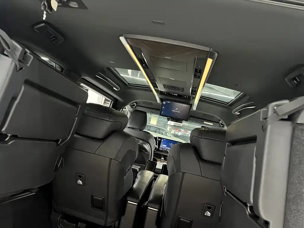 Lexus LM 2023 из CN, фото 2