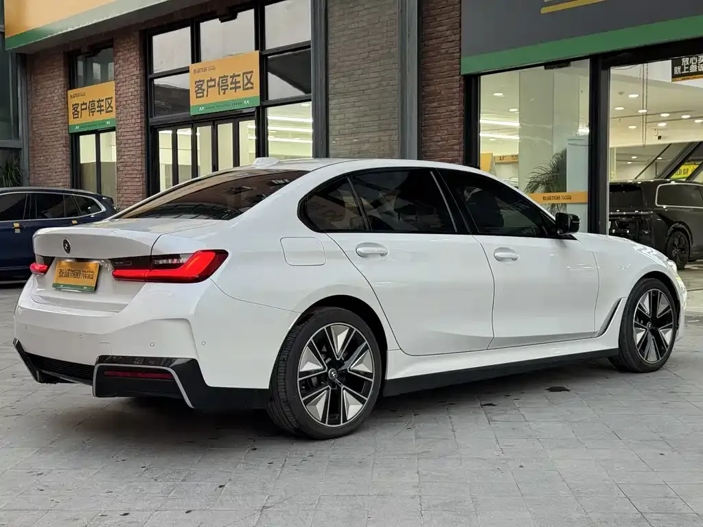 BMW i3 2024 из CN, фото 2