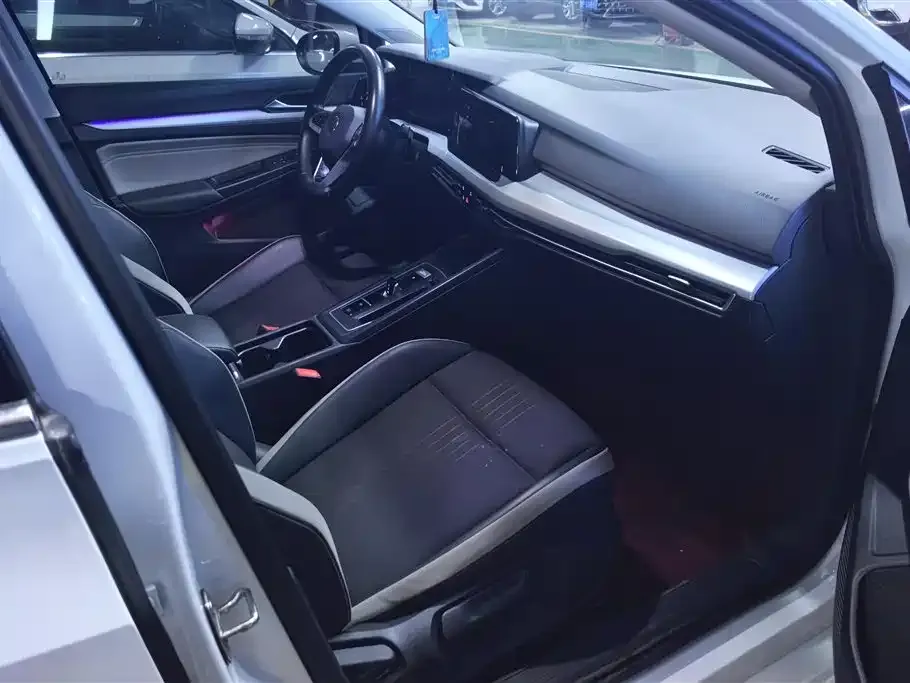 Volkswagen Golf 2021 из CN, фото 2