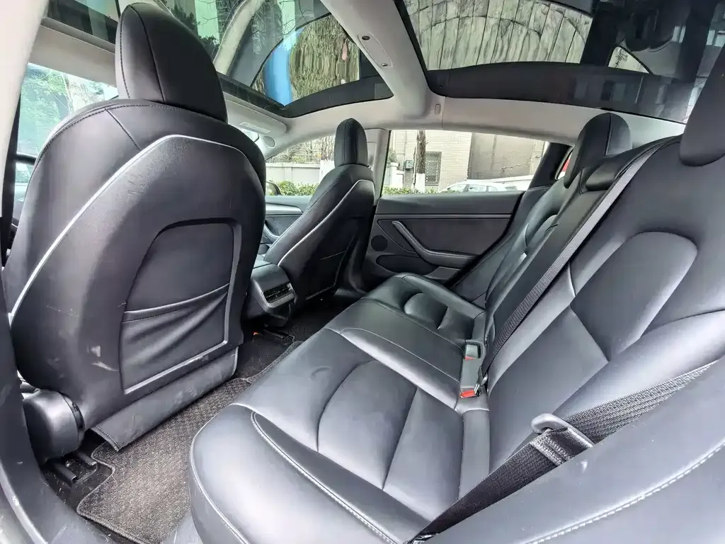 Tesla Model 3 — фото 4