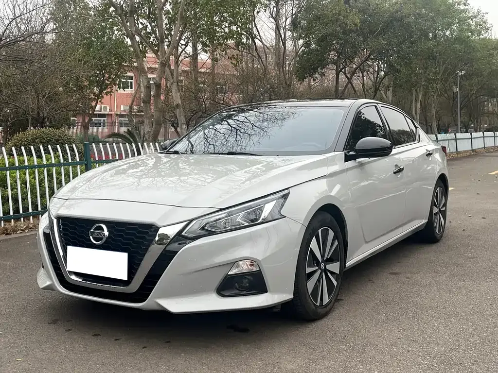 Nissan Teana — фото 1