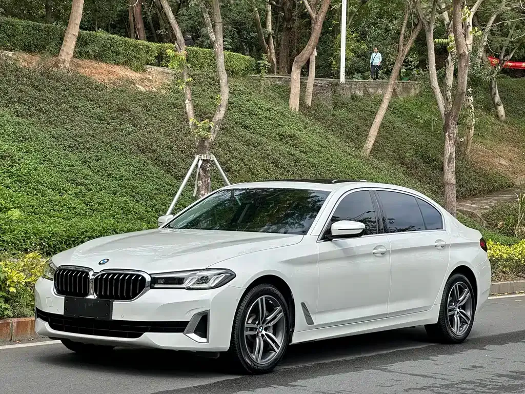 BMW 5 Series — фото 9