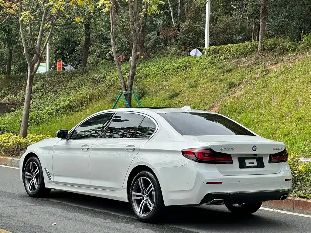 BMW 5 Series — фото 5