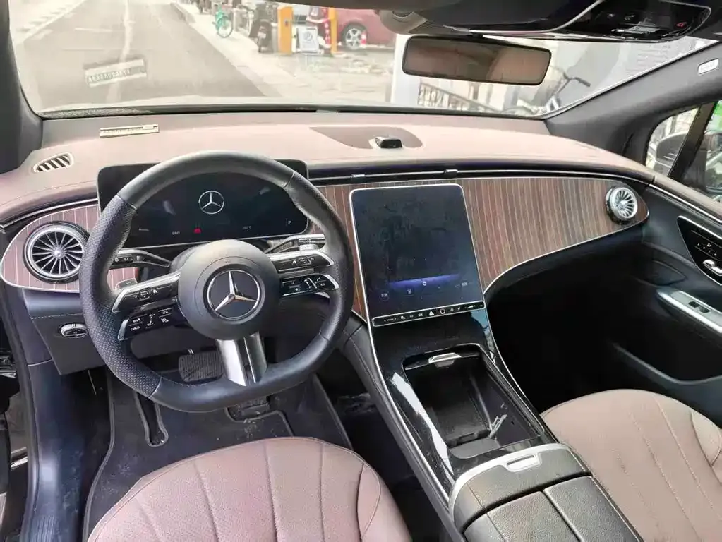 Mercedes-Benz EQE SUV — фото 4