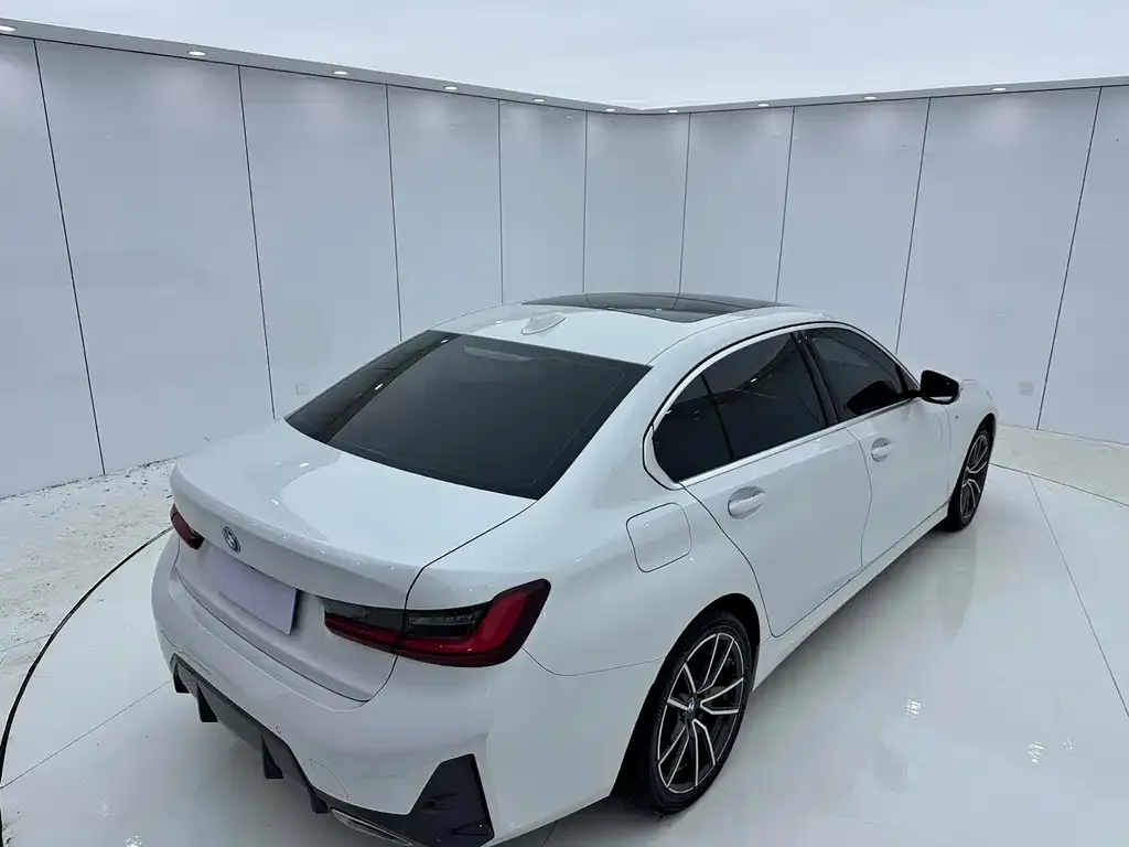 BMW 3 Series 2023 из CN, фото 9