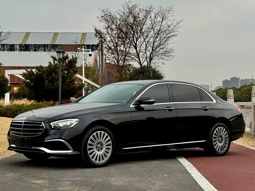 Mercedes-Benz E-Class — фото 4