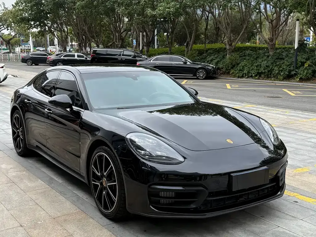 Porsche Panamera — фото 1