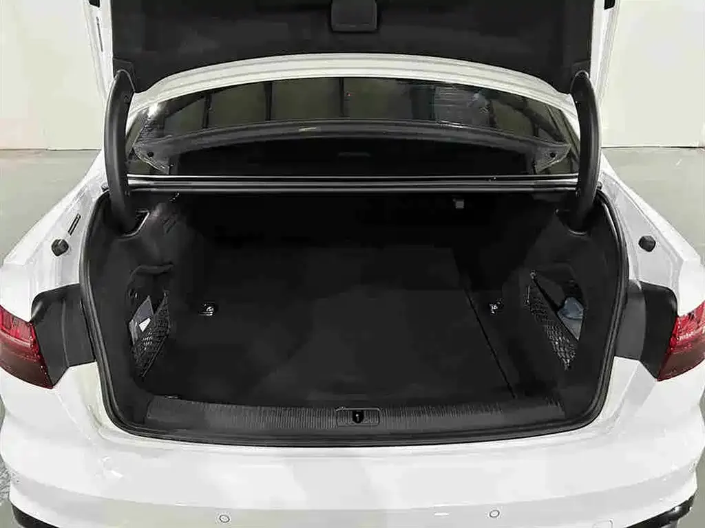 Audi A4L 2025 из CN, фото 3