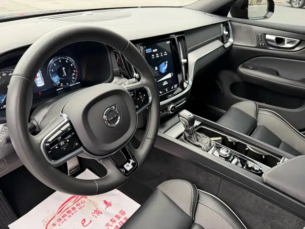 Volvo S60 — фото 10