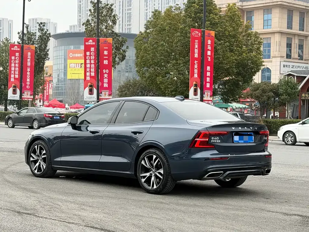 Volvo S60 — фото 9