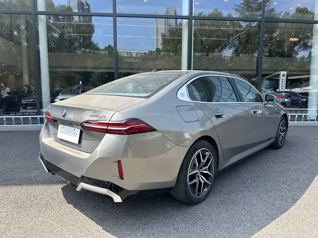 BMW i5 2024 из CN, фото 9