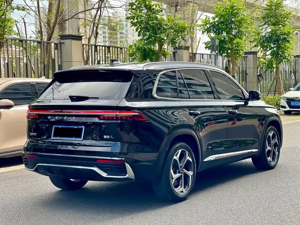 Geely Xingyue L — фото 9