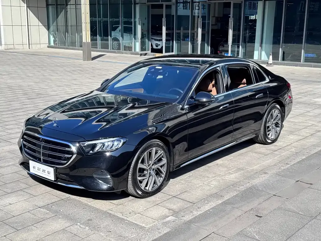 Mercedes-Benz E-Class — фото 1