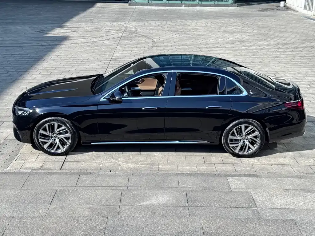 Mercedes-Benz E-Class — фото 4