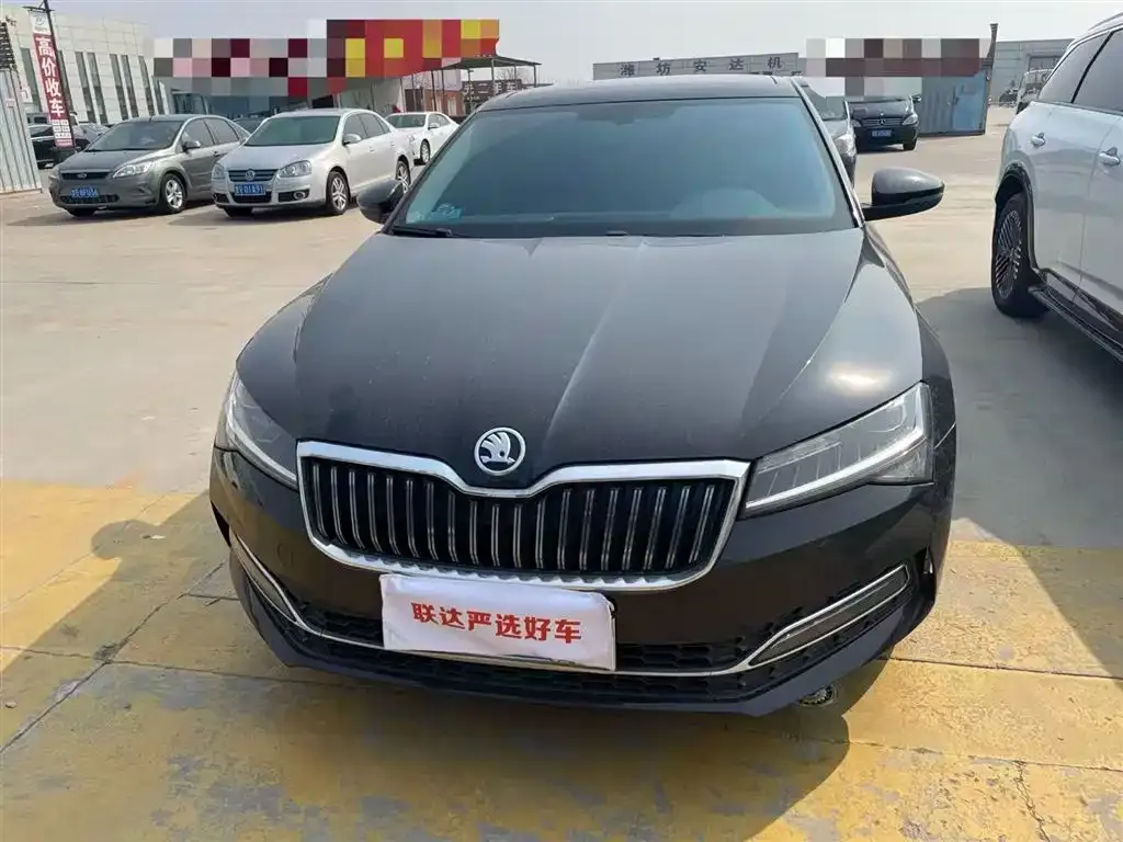 Skoda Superb — фото 8