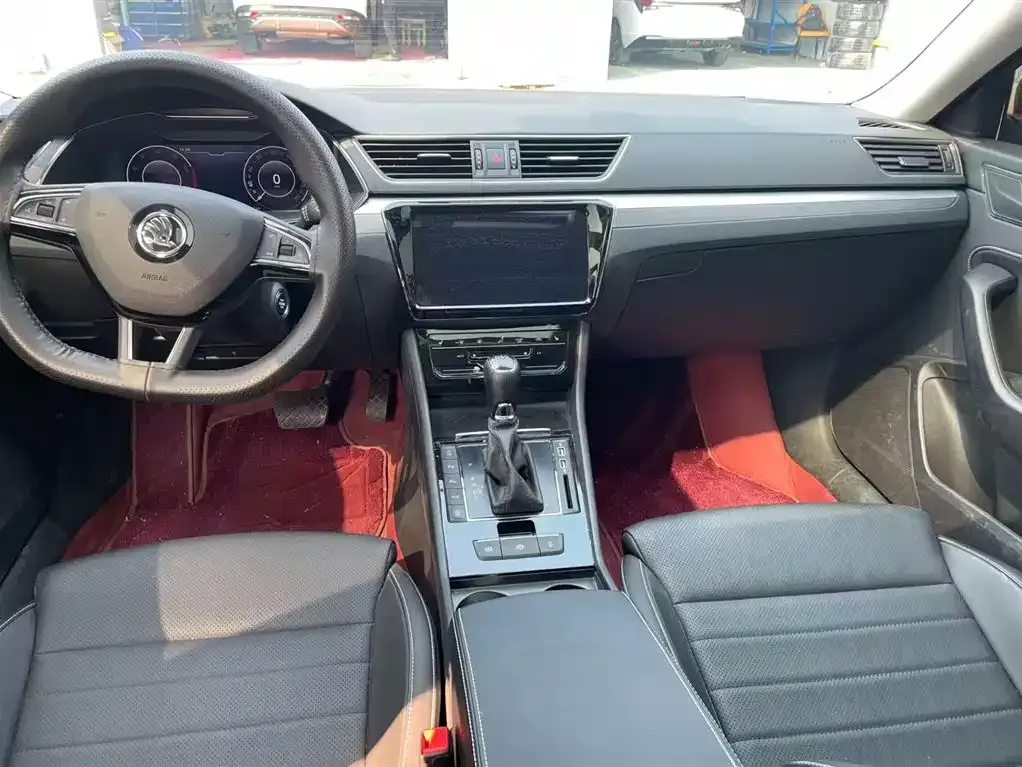 Skoda Superb — фото 7