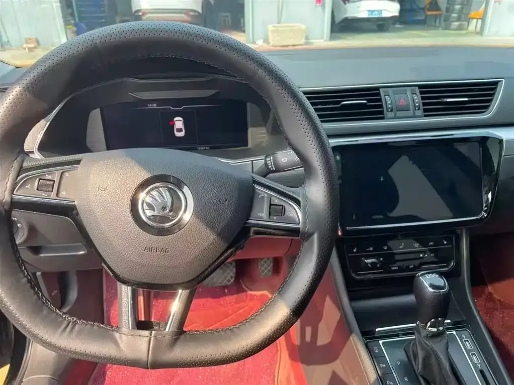 Skoda Superb — фото 6