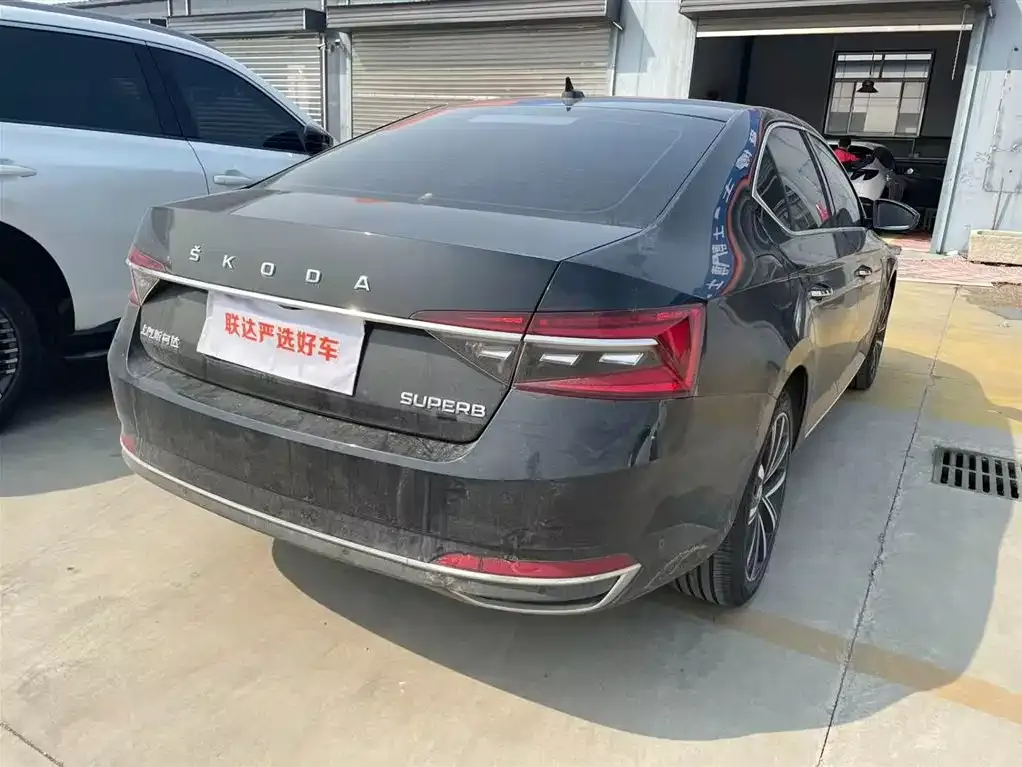 Skoda Superb — фото 4