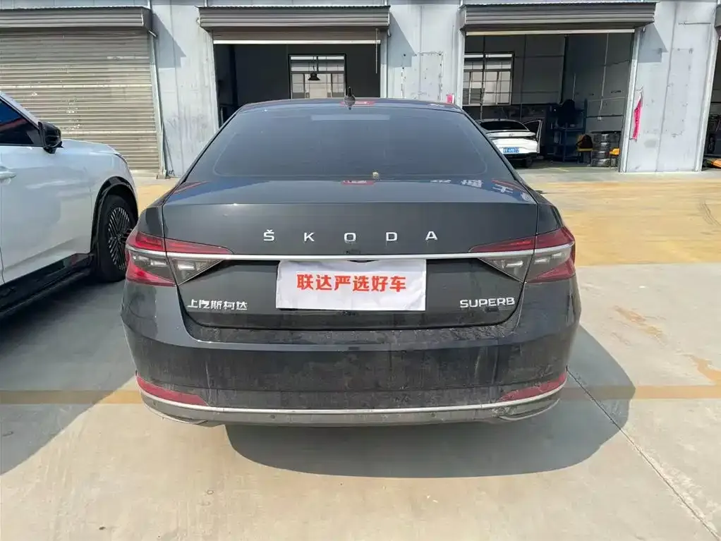 Skoda Superb — фото 2