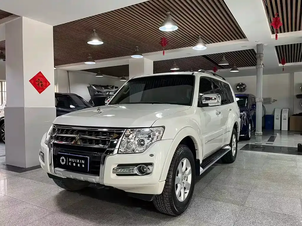 Mitsubishi Pajero (Import)