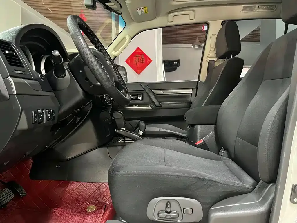 Mitsubishi Pajero (Import) 2025 из CN, фото 5
