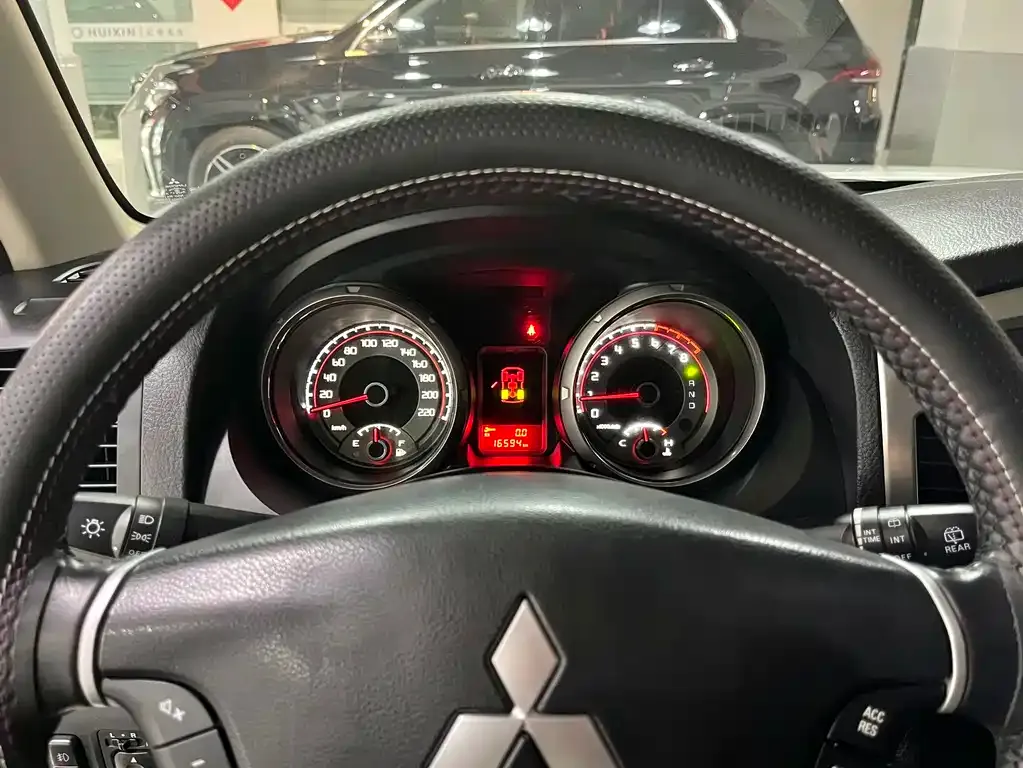 Mitsubishi Pajero (Import) 2025 из CN, фото 8