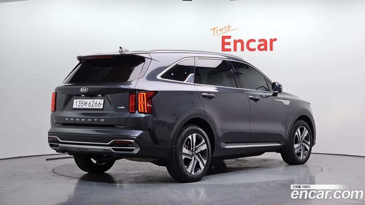 Kia Sorento — фото 7