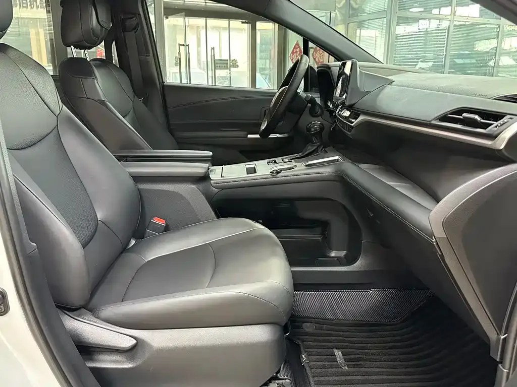 Toyota Granvia — фото 9