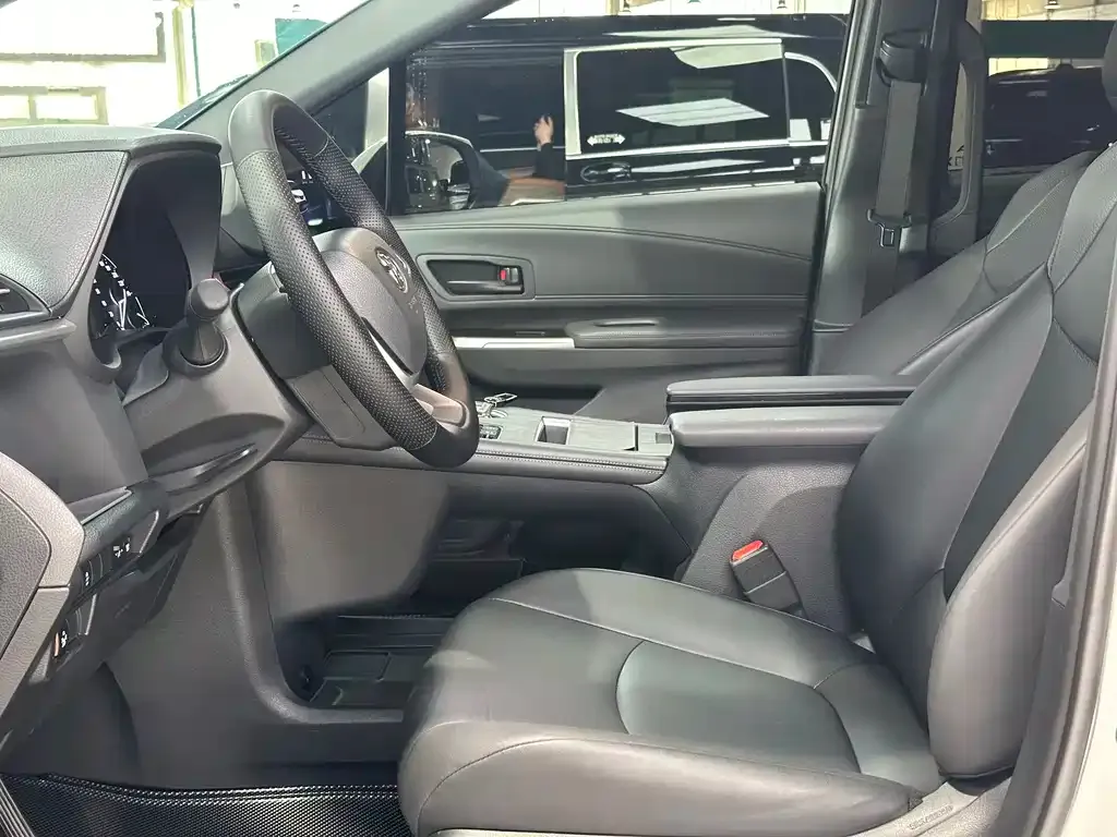Toyota Granvia — фото 7