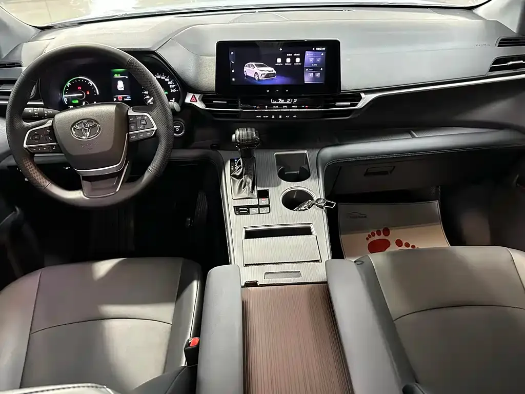 Toyota Granvia — фото 3