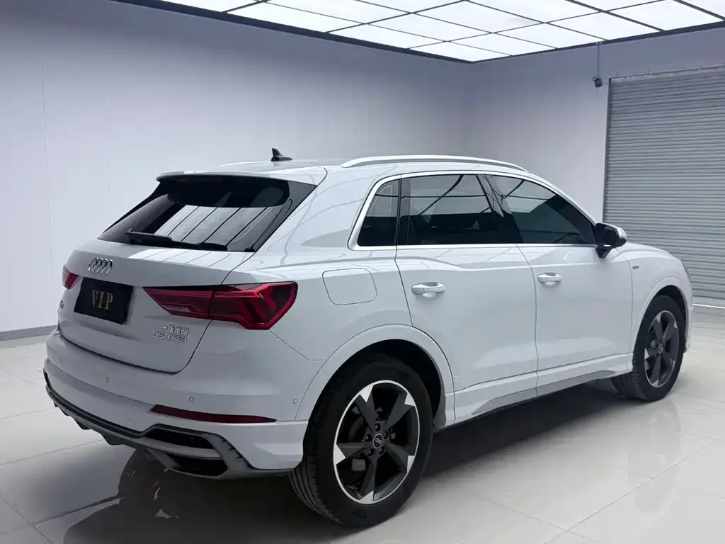 Audi Q3 — фото 10
